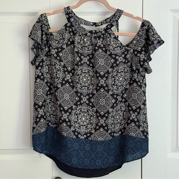 Iz Byer Navy and Cream Patterned Cold shoulder summer Blouse size L polyester - Picture 4 of 12